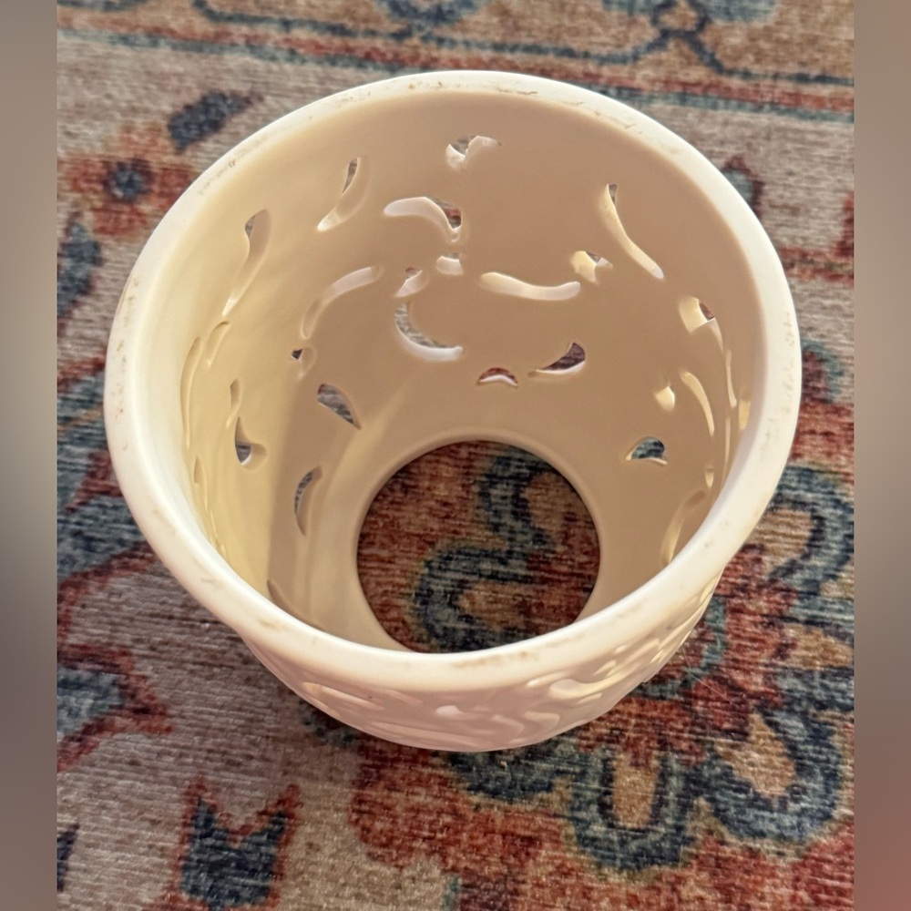 Avon Cream Ceramic piece - Picture 2 of 7